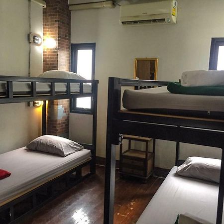 Bed Bangkok Hostel מראה חיצוני תמונה